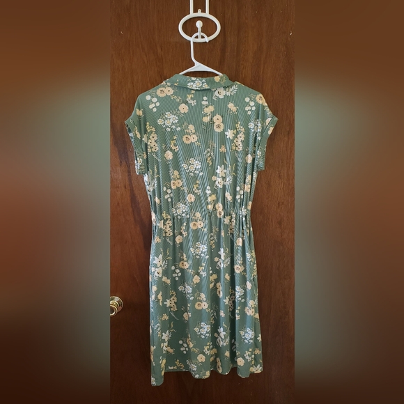 Lularo Stacie Floral Green Button-Up Dress Sz Medium - Picture 3 of 3